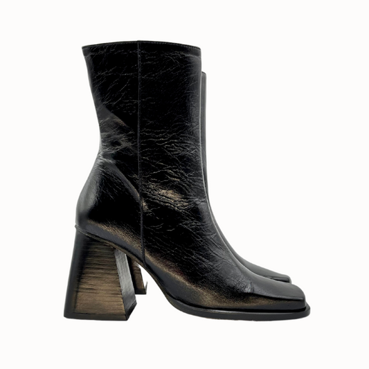 Stivaletto in naplack con tacco piramide 8 cm e forma quadrata