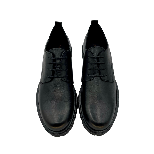 Scarpa allacciata