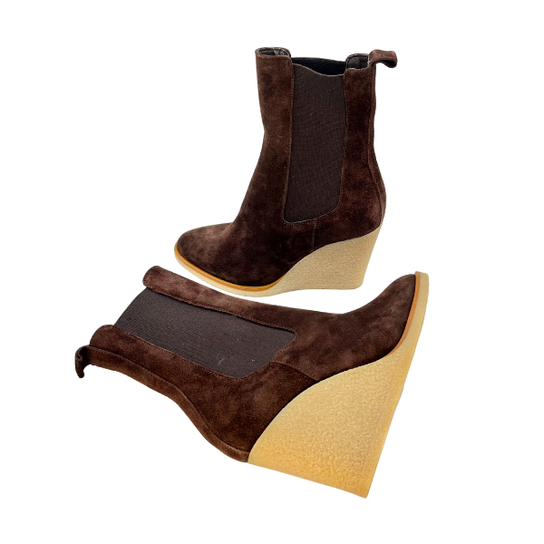 Stivaletto in camoscio con zeppa in para