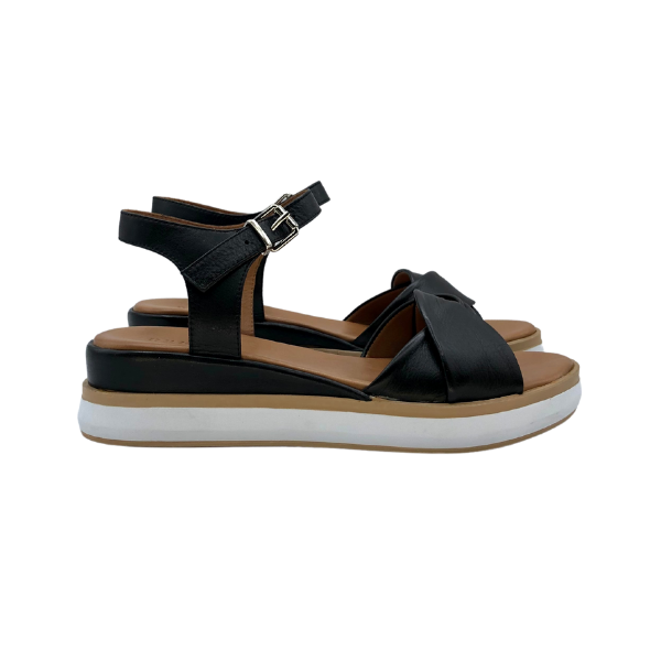 Sandalo con fascia incrociata