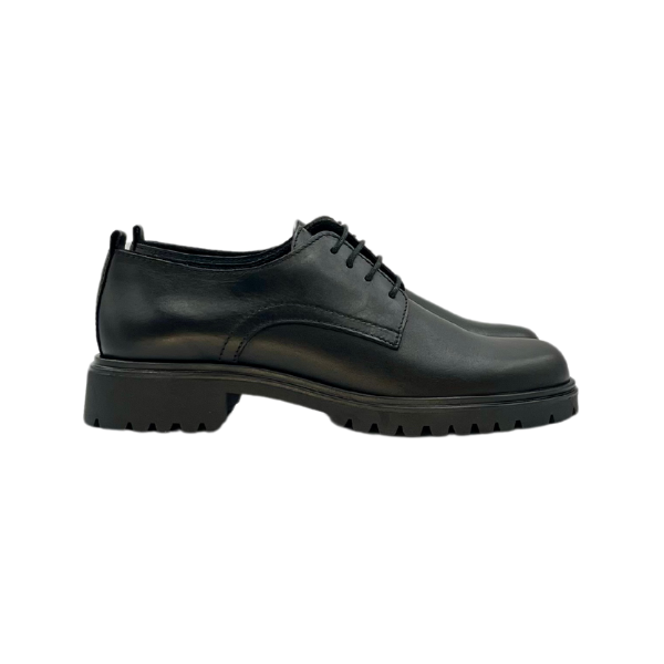 Scarpa allacciata