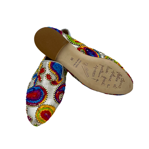 Slipper lam argento con fiori ricamati