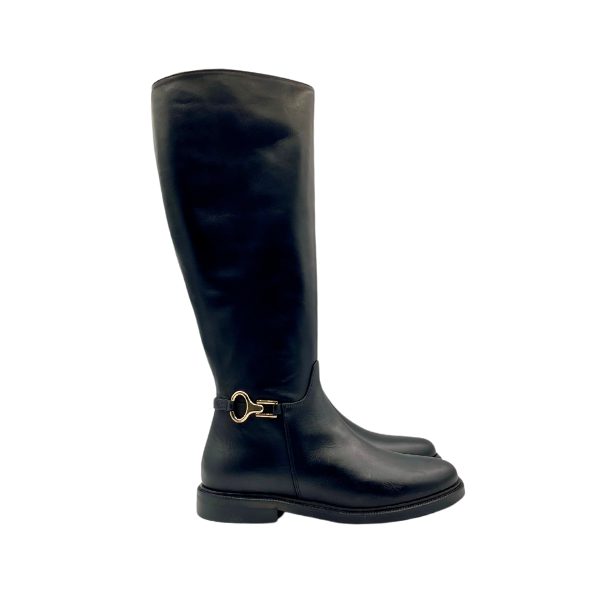 Stivale con accessorio dorato alla caviglia