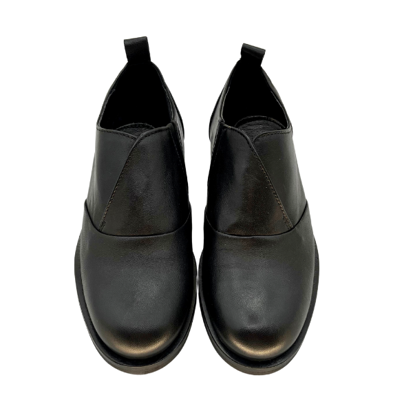 Scarpa tipo uomo con laccio nascosto