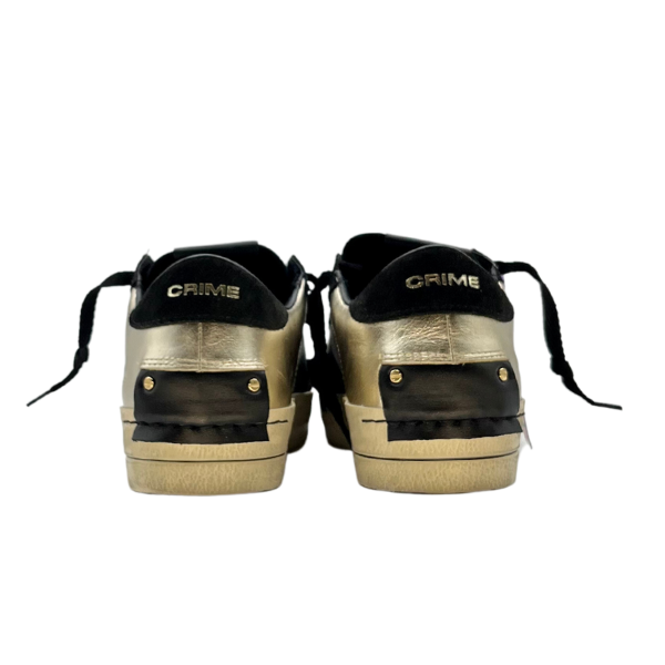 Sneaker fondo cassetta con dettaglio dorato