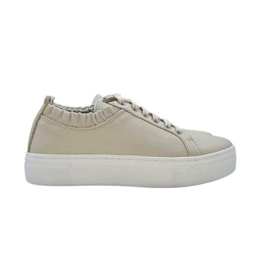 Sneaker in pelle beige con elastico posteriore