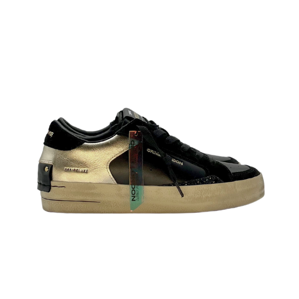 Sneaker fondo cassetta con dettaglio dorato