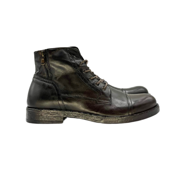 Stivaletto allacciato