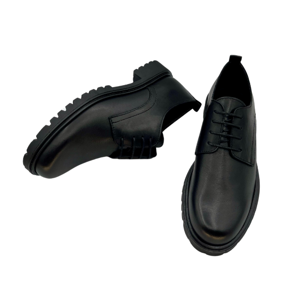 Scarpa allacciata