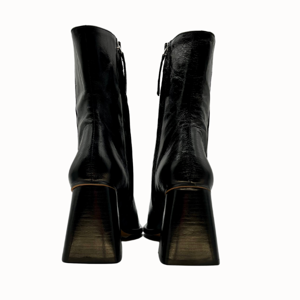 Stivaletto in naplack con tacco piramide 8 cm e forma quadrata