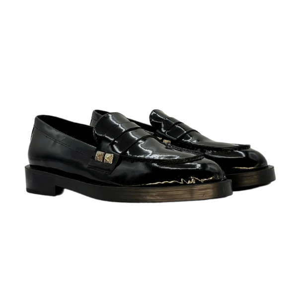 Mocassino con borchie abrasivato nero