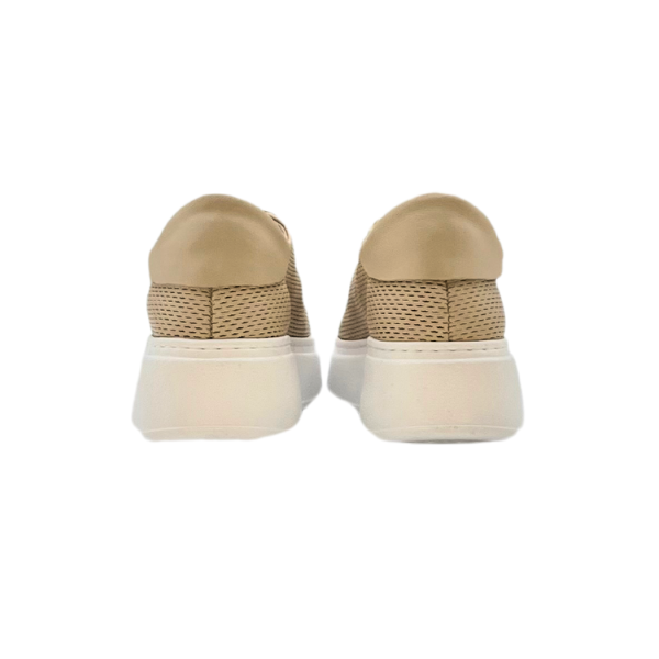 Sneakers in pelle intrecciata e suola doppia