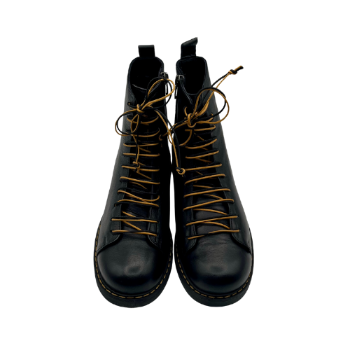 Scarpa allacciata