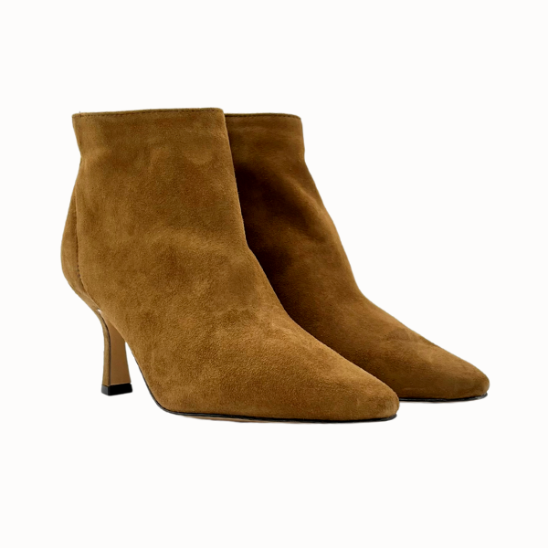 Ankle boots in camoscio tabacco