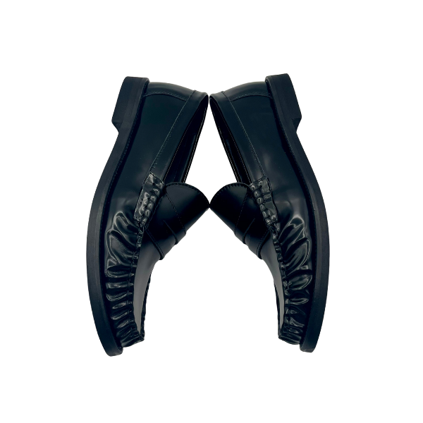 College in pelle abrasivata con arricciature