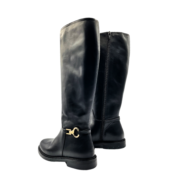 Stivale con accessorio dorato alla caviglia