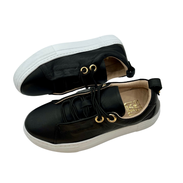 Sneakers doppio fondo con lacci nascosti