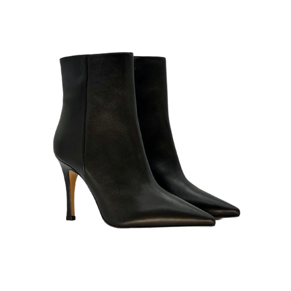 Stivaletto punta sfilata tacco stiletto