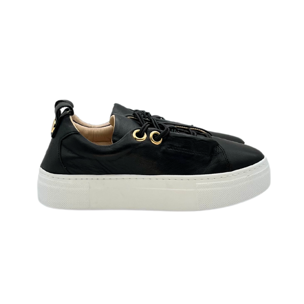 Sneakers doppio fondo con lacci nascosti