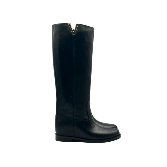 Stivale con zeppa interna e V