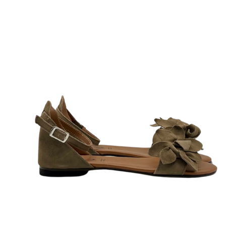 Sandalo flat con applicazione floreale